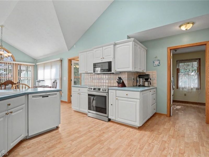 374 Spring Grove Drive, Tallmadge, OH 44278 Photo 14