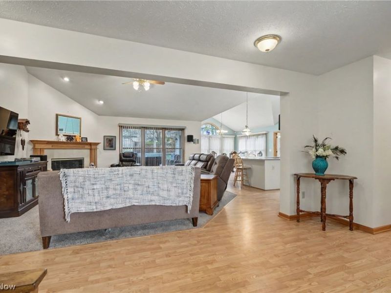 374 Spring Grove Drive, Tallmadge, OH 44278 Photo 4