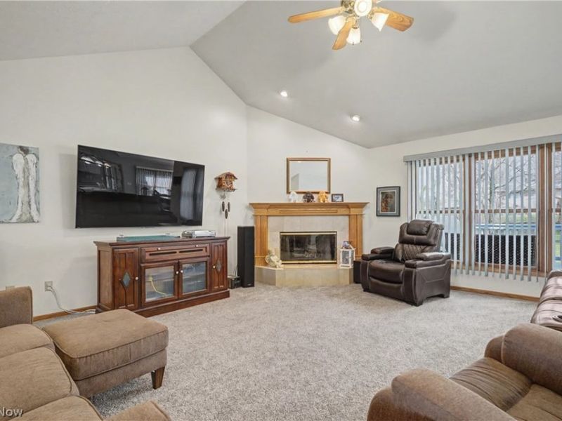 374 Spring Grove Drive, Tallmadge, OH 44278 Photo 6