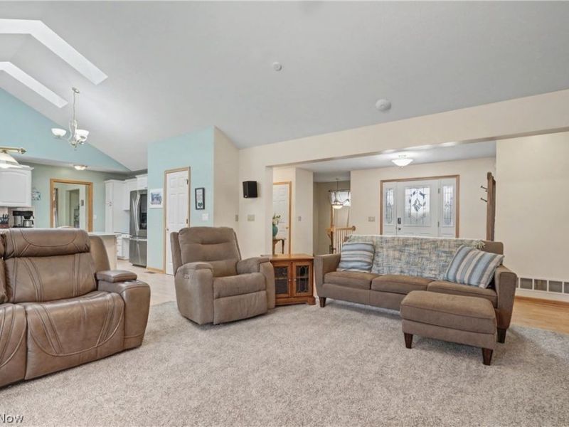 374 Spring Grove Drive, Tallmadge, OH 44278 Photo 8