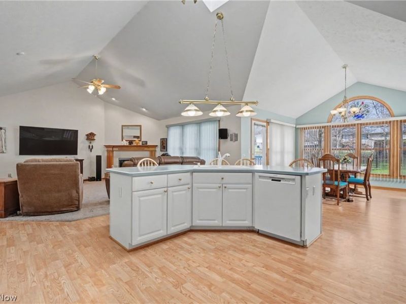 374 Spring Grove Drive, Tallmadge, OH 44278 Photo 9