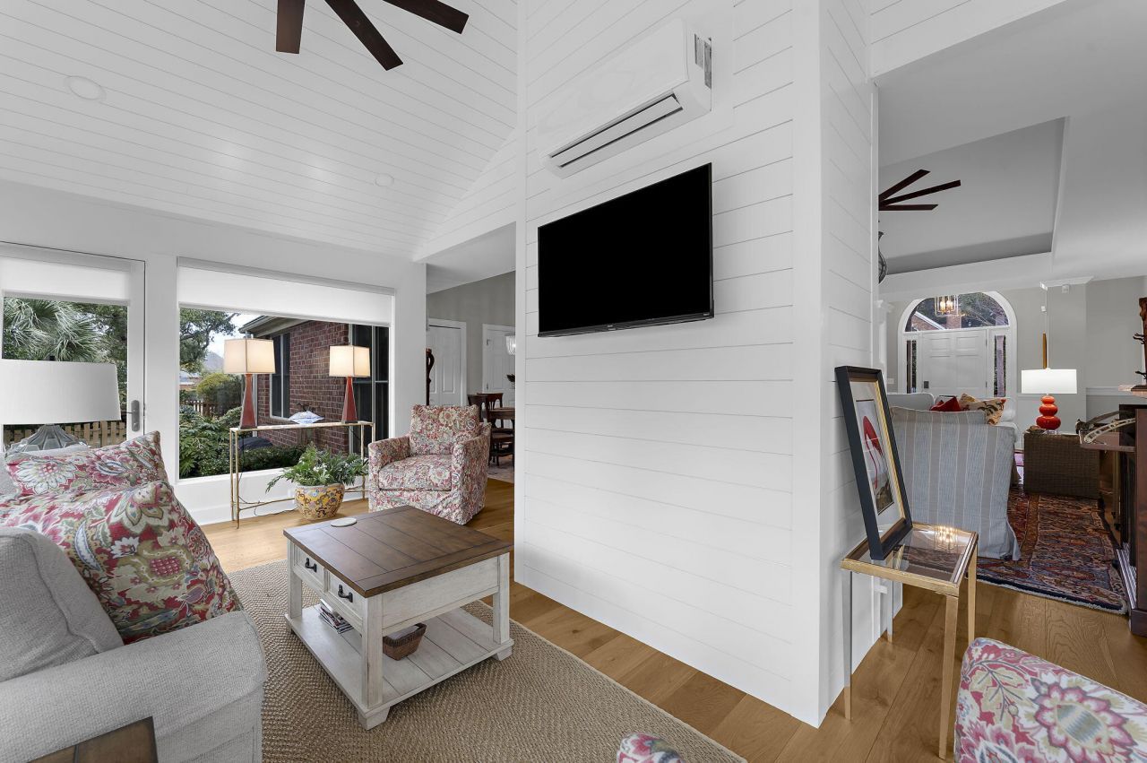 1380 Southlake Drive Photo 14