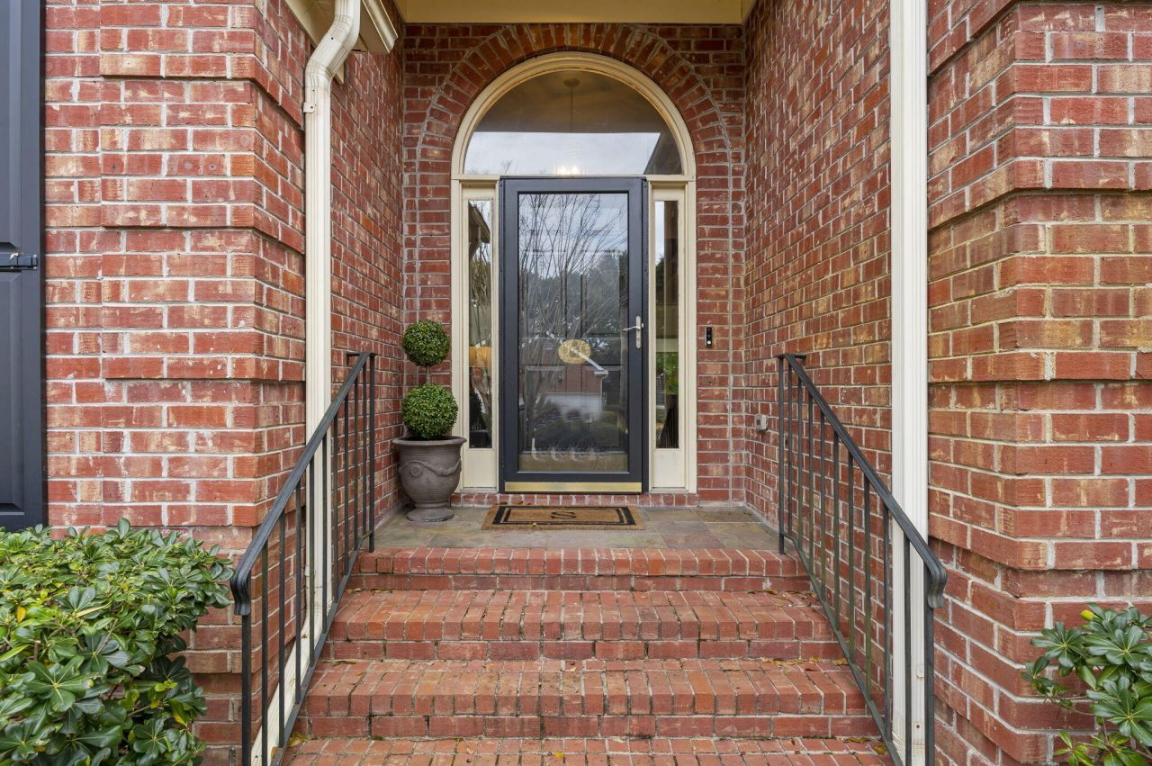 1380 Southlake Drive Photo 3