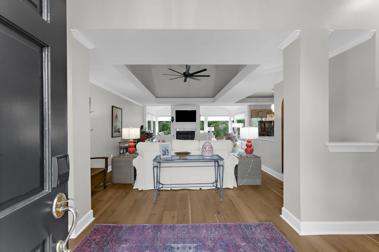 1380 Southlake Drive Photo 4