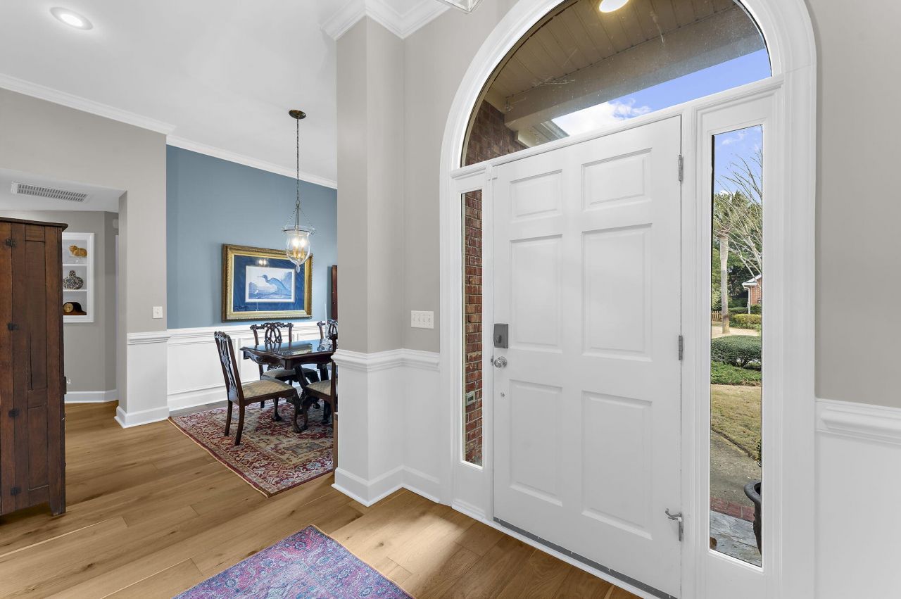 1380 Southlake Drive Photo 6