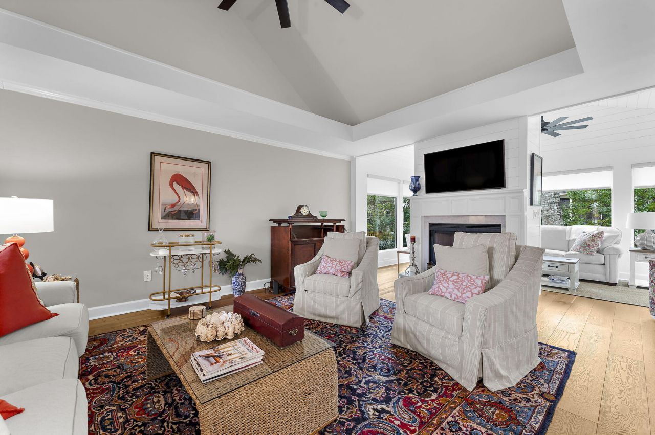 1380 Southlake Drive Photo 8