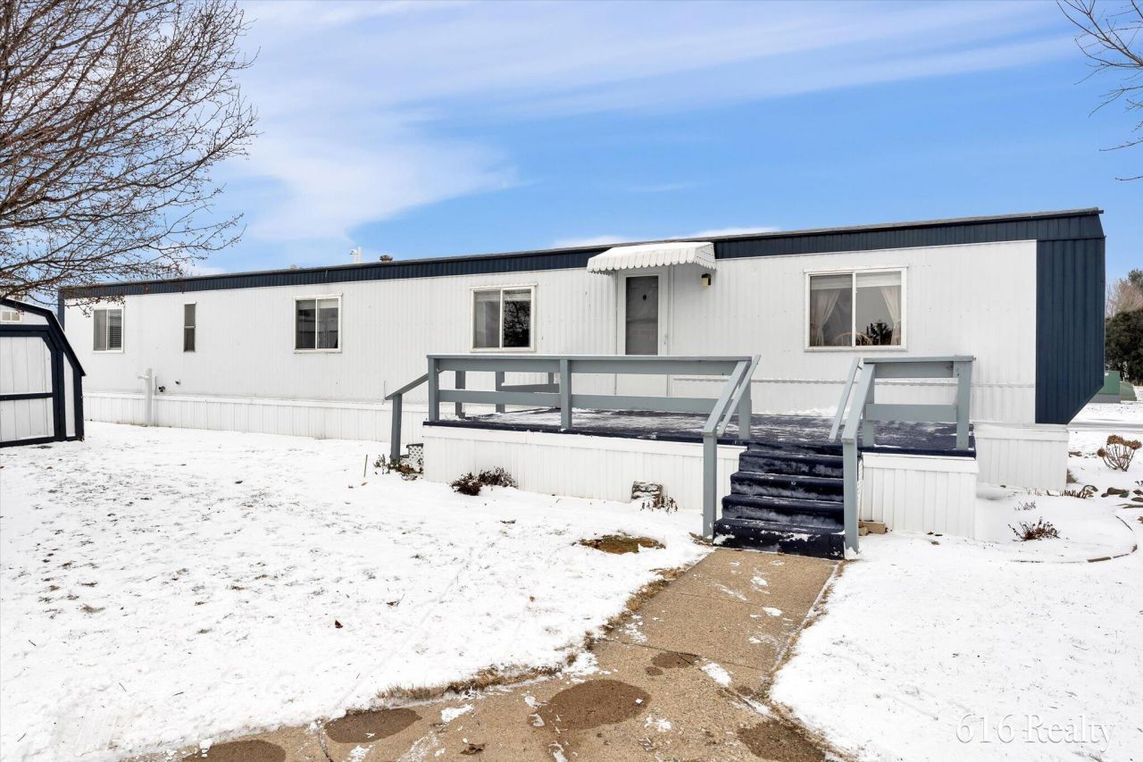 7368 Blue Drive Ne, Belmont, MI 49306 Main Photo