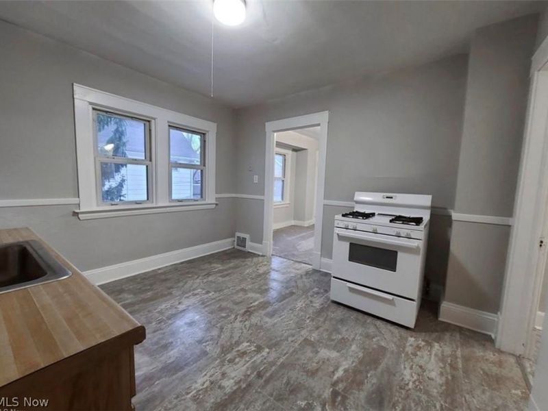 3747 W 47th Place, Cleveland, OH 44102 Photo 11