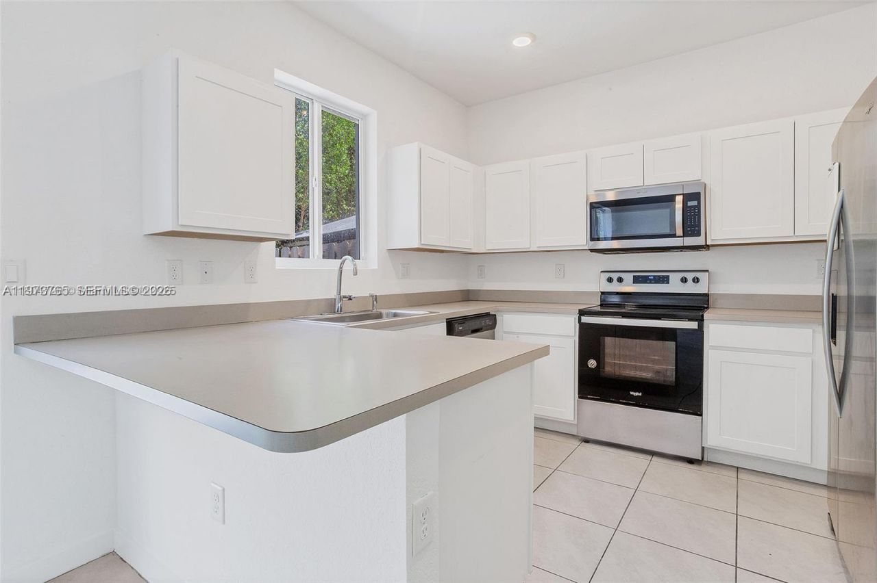 1363 NW 208th Ter, Miami Gardens, FL 33169 Photo