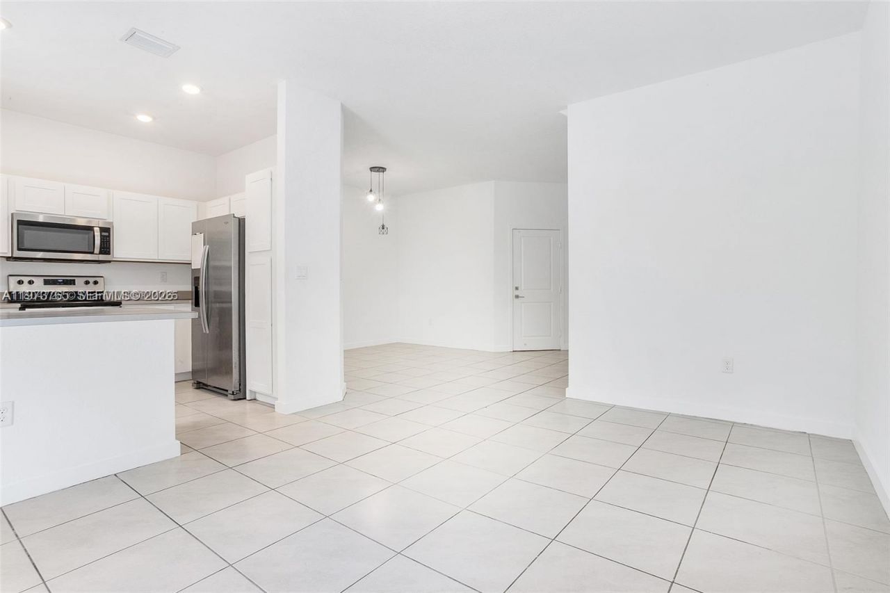 1363 NW 208th Ter, Miami Gardens, FL 33169 Photo