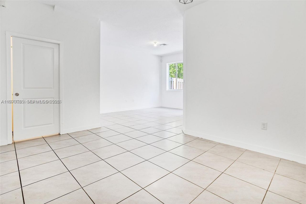 1363 NW 208th Ter, Miami Gardens, FL 33169 Photo