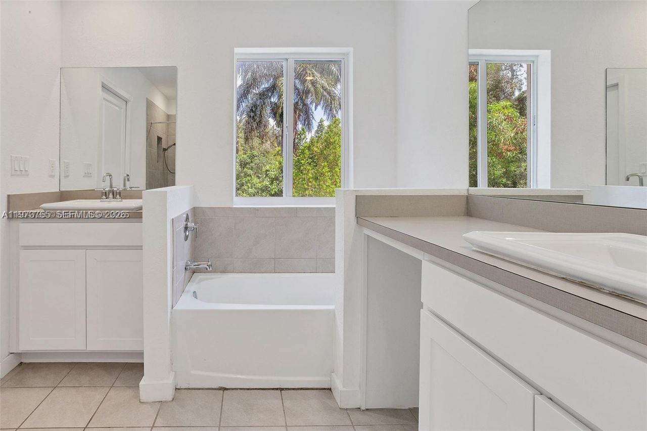 1363 NW 208th Ter, Miami Gardens, FL 33169 Photo