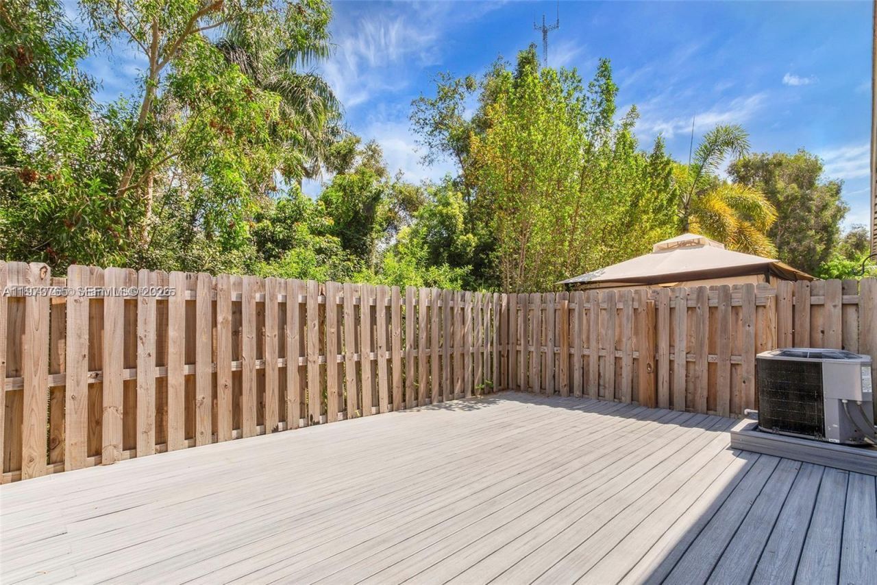 1363 NW 208th Ter, Miami Gardens, FL 33169 Photo