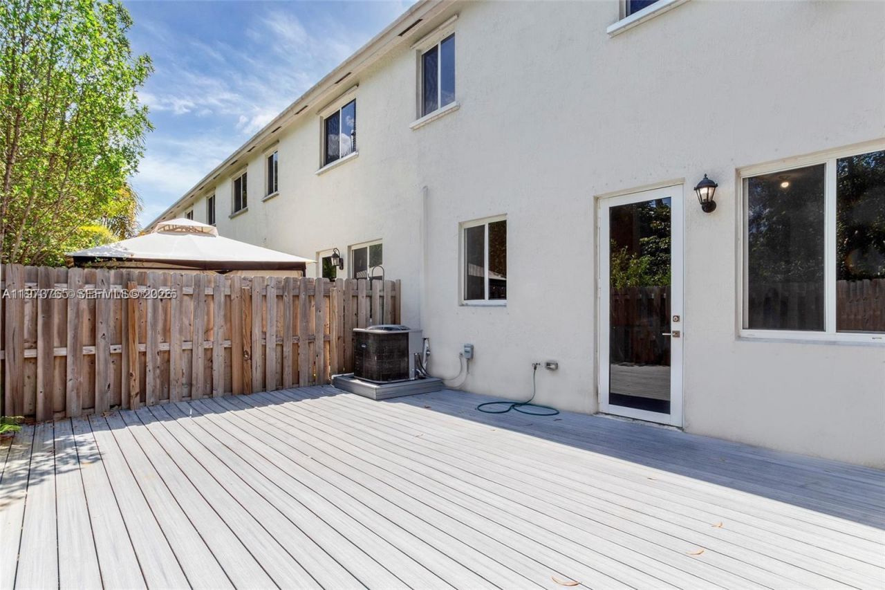 1363 NW 208th Ter, Miami Gardens, FL 33169 Photo