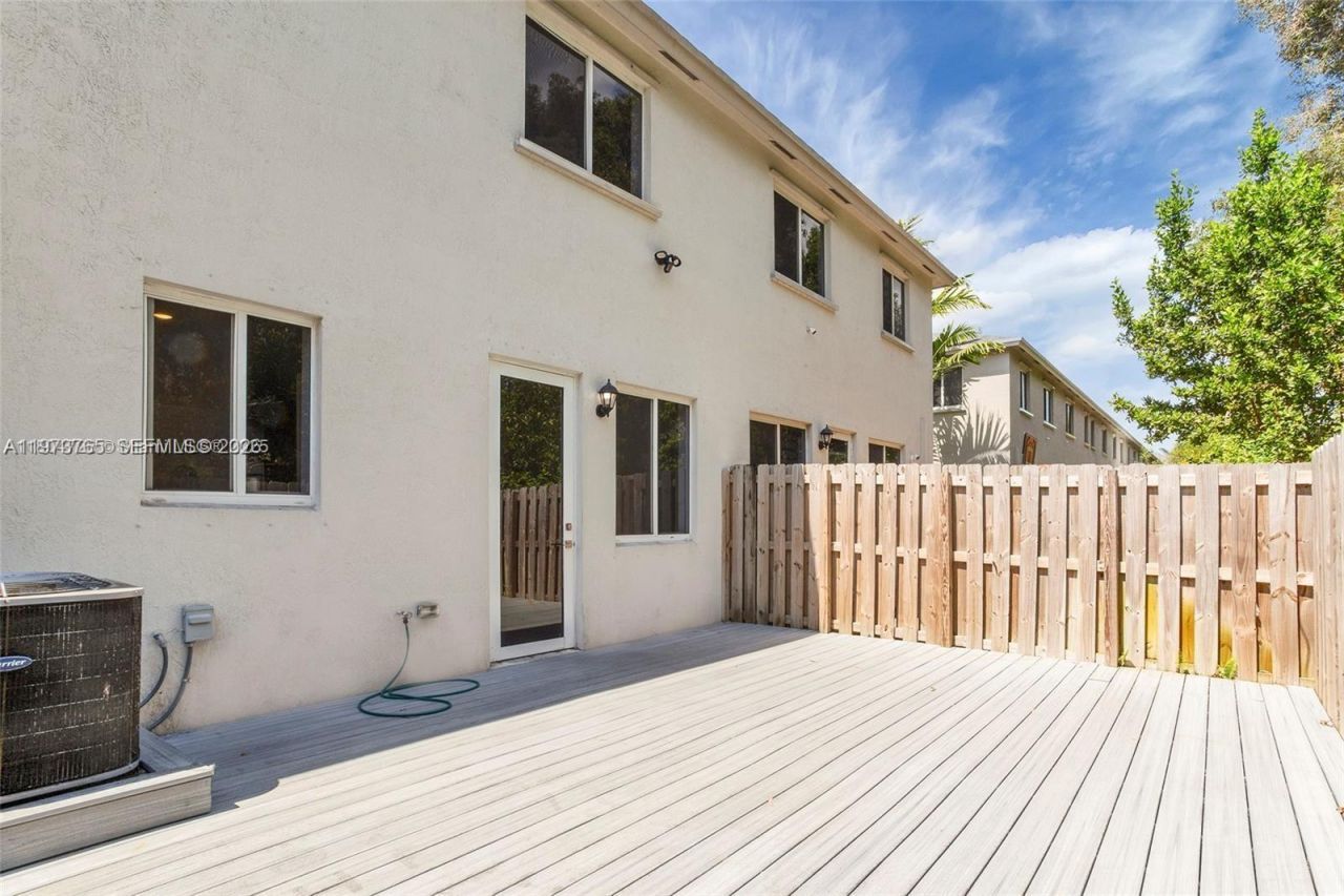 1363 NW 208th Ter, Miami Gardens, FL 33169 Photo