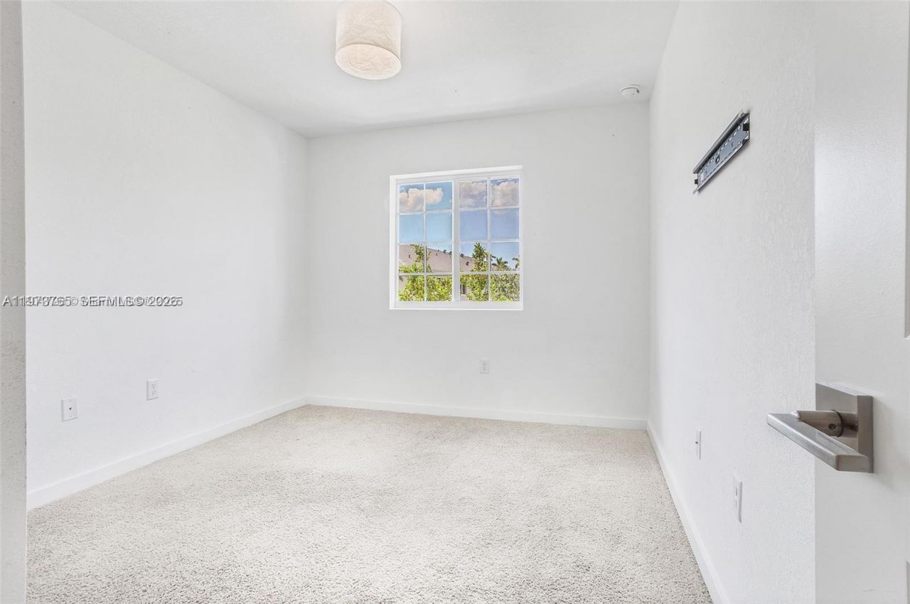 1363 NW 208th Ter, Miami Gardens, FL 33169 Photo