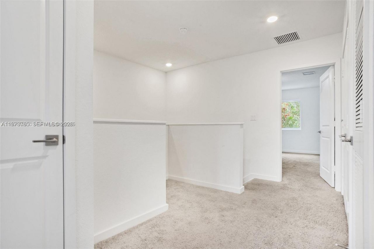 1363 NW 208th Ter, Miami Gardens, FL 33169 Photo