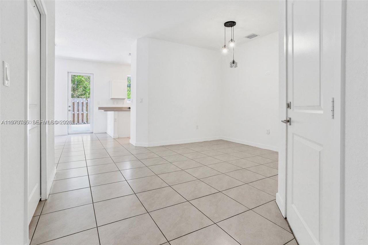 1363 NW 208th Ter, Miami Gardens, FL 33169 Photo