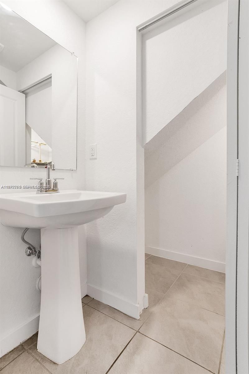 1363 NW 208th Ter, Miami Gardens, FL 33169 Photo