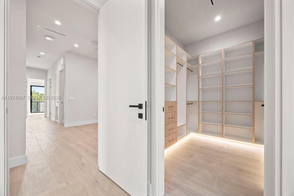 1135 NE 11th Ave , Fort Lauderdale, FL 33304 Photo