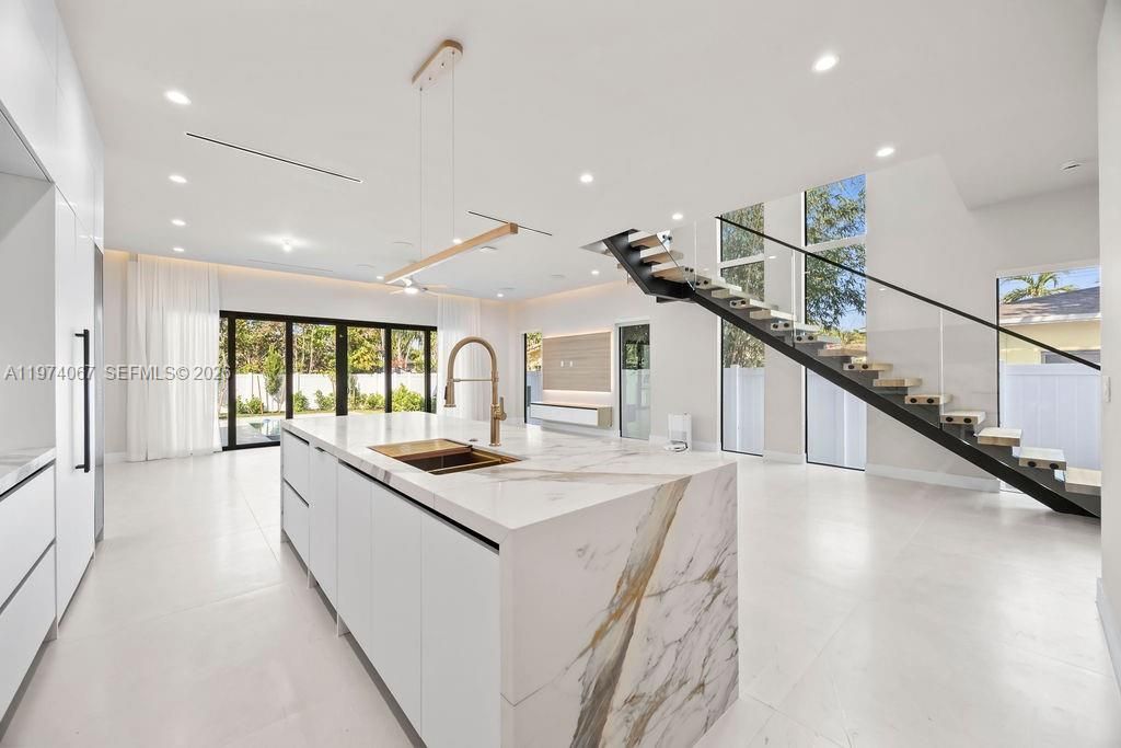 1135 NE 11th Ave , Fort Lauderdale, FL 33304 Photo