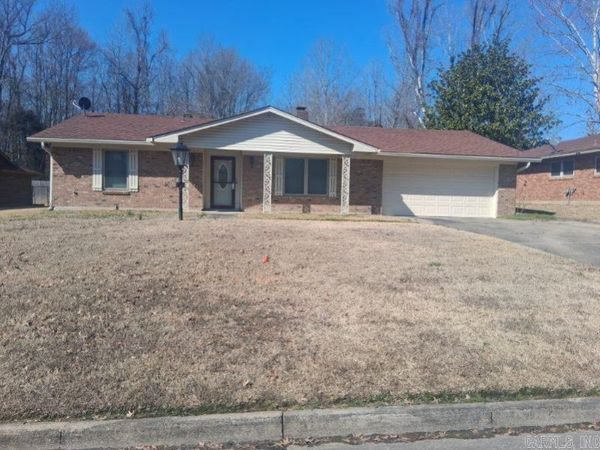 3904 Royal Forest Drive, Pine Bluff, AR 71603