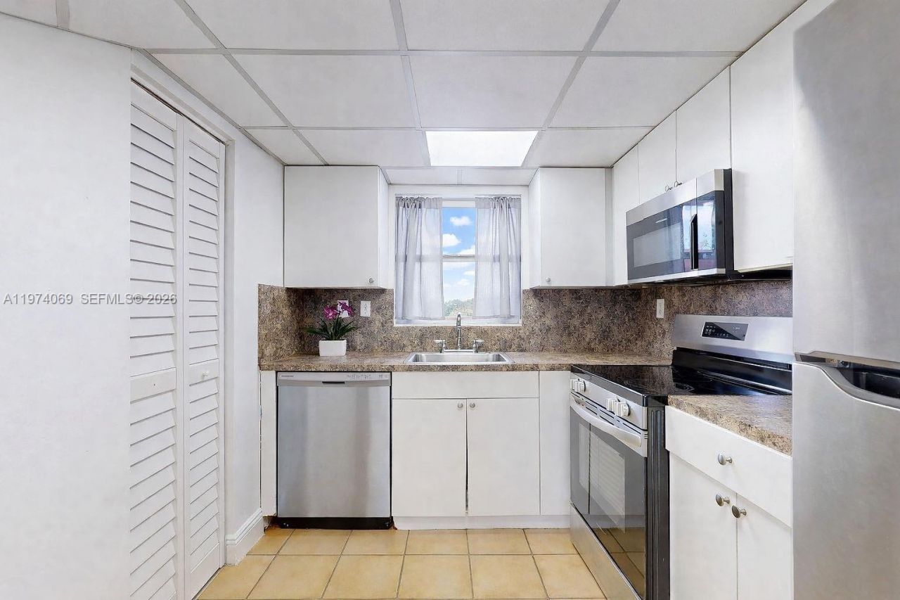 13715 Kendale Lakes Cir, Unit PH-A10, Miami, FL 33183 Photo