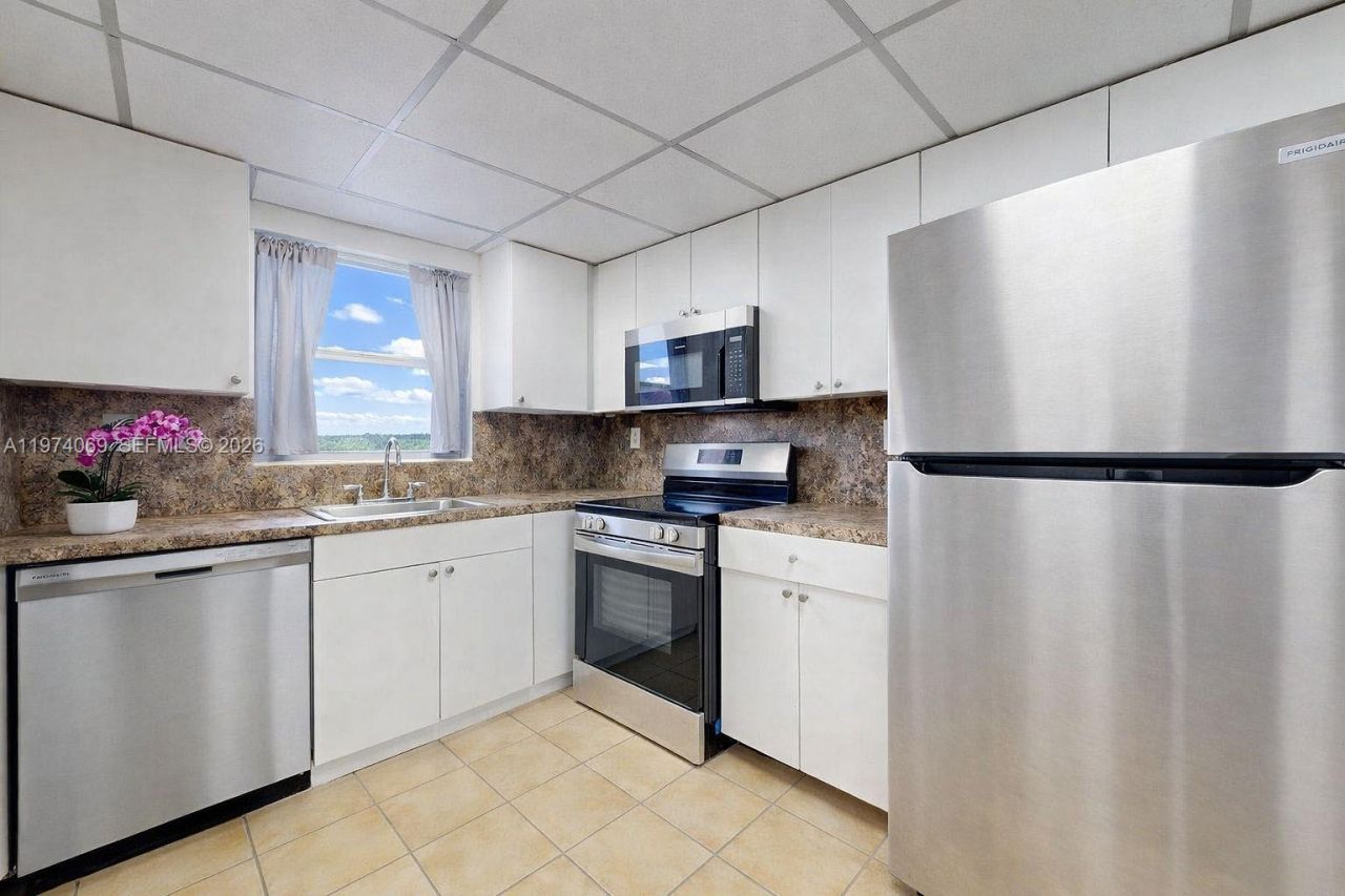 13715 Kendale Lakes Cir, Unit PH-A10, Miami, FL 33183 Photo