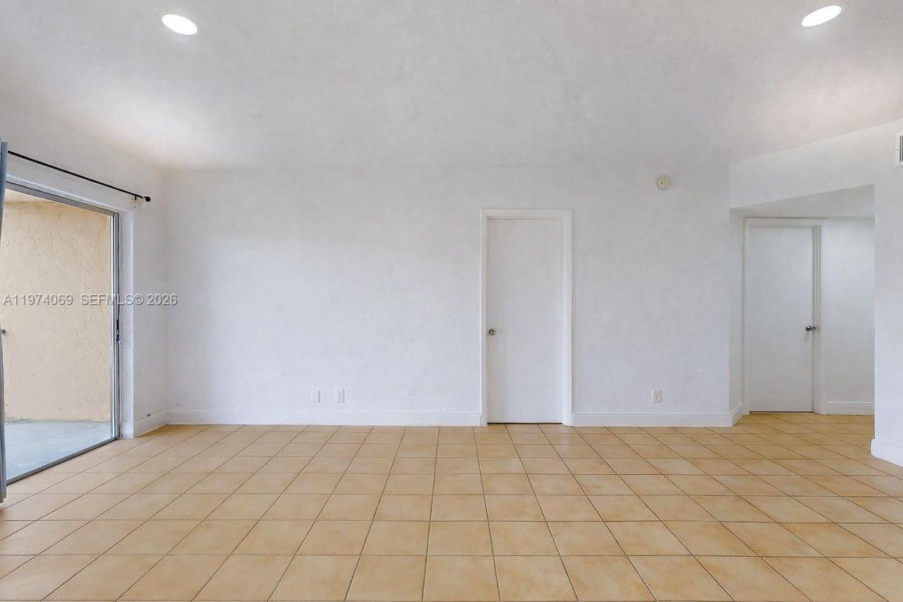 13715 Kendale Lakes Cir, Unit PH-A10, Miami, FL 33183 Photo