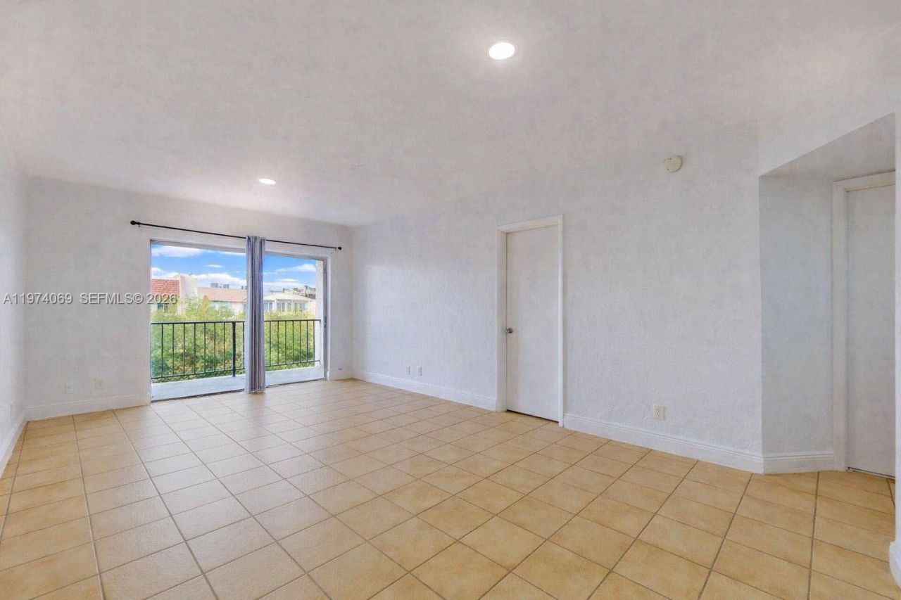 13715 Kendale Lakes Cir, Unit PH-A10, Miami, FL 33183 Photo