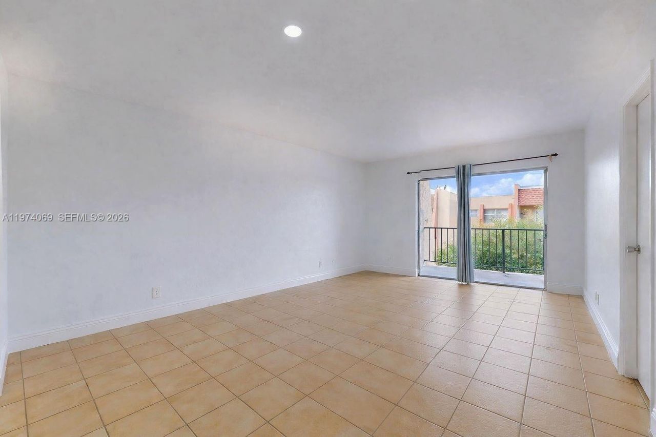 13715 Kendale Lakes Cir, Unit PH-A10, Miami, FL 33183 Photo