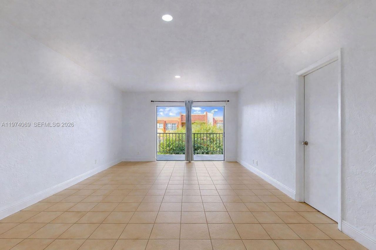 13715 Kendale Lakes Cir, Unit PH-A10, Miami, FL 33183 Photo