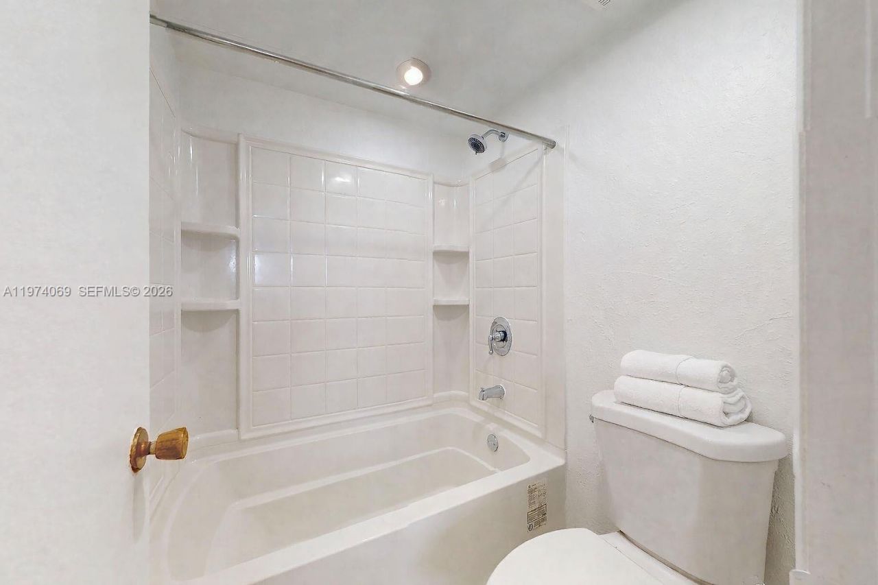 13715 Kendale Lakes Cir, Unit PH-A10, Miami, FL 33183 Photo