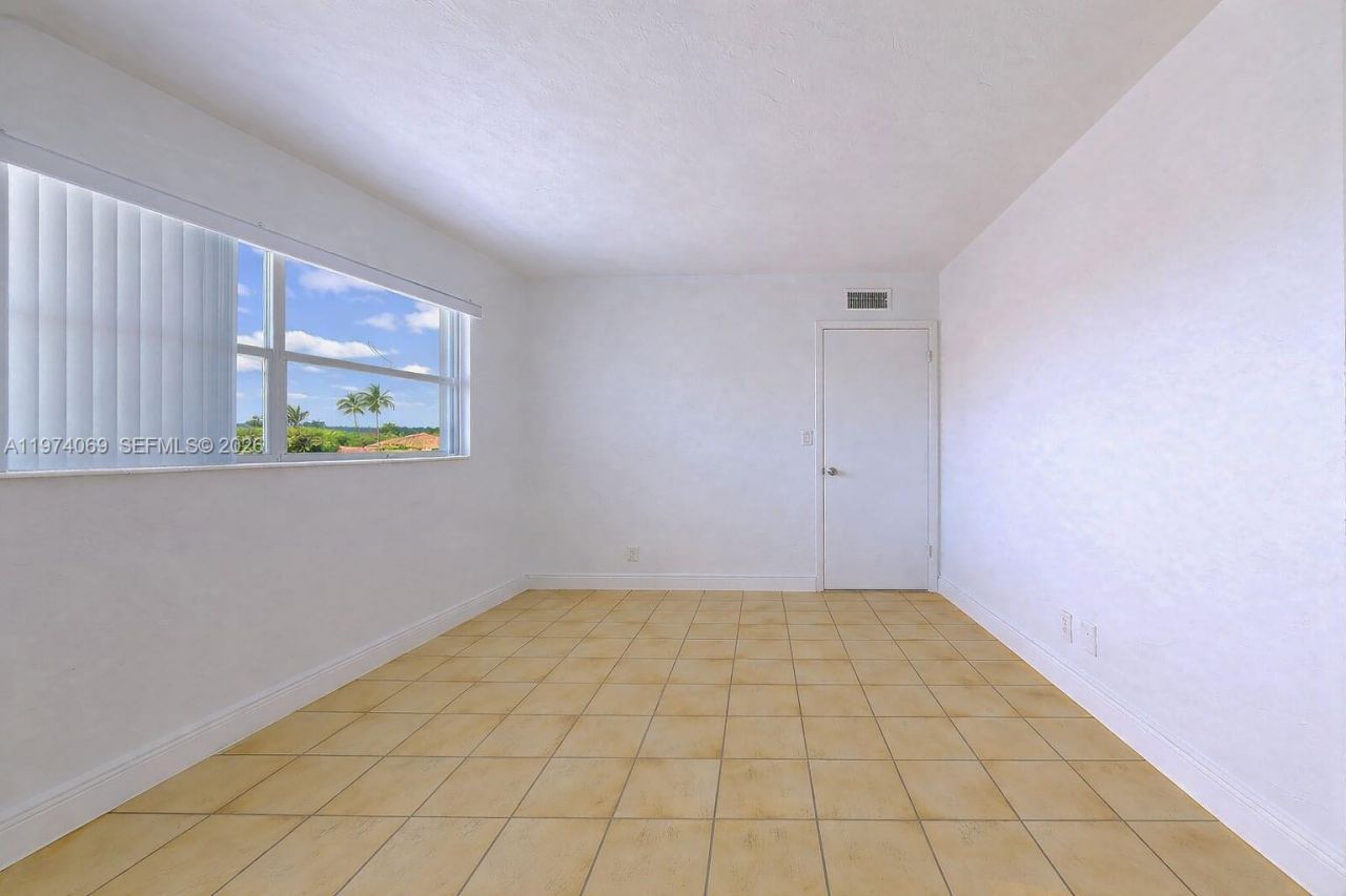 13715 Kendale Lakes Cir, Unit PH-A10, Miami, FL 33183 Photo