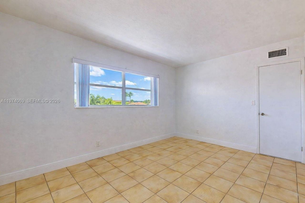 13715 Kendale Lakes Cir, Unit PH-A10, Miami, FL 33183 Photo