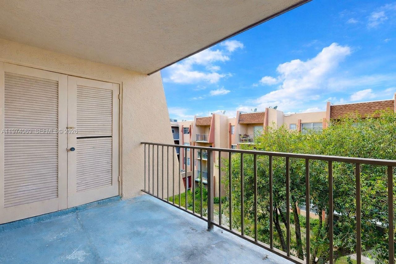 13715 Kendale Lakes Cir, Unit PH-A10, Miami, FL 33183 Photo