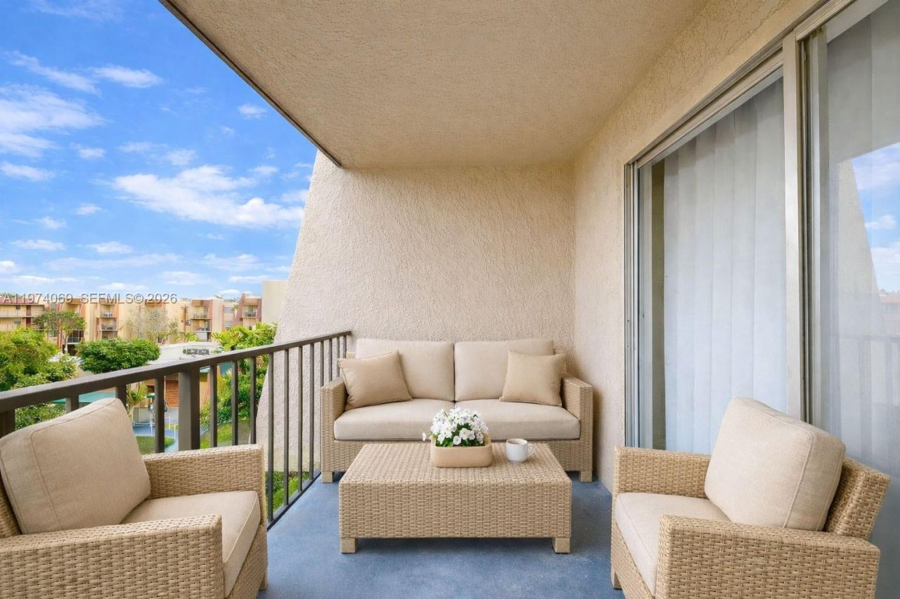 13715 Kendale Lakes Cir, Unit PH-A10, Miami, FL 33183 Photo