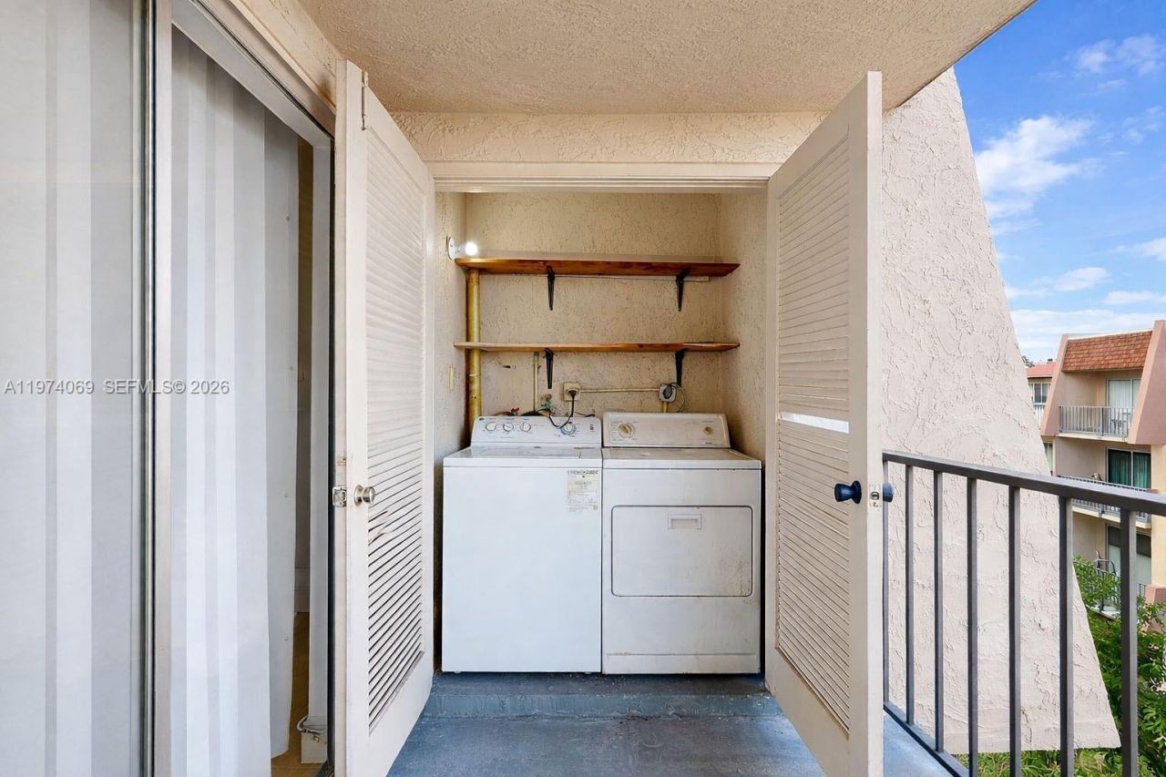 13715 Kendale Lakes Cir, Unit PH-A10, Miami, FL 33183 Photo