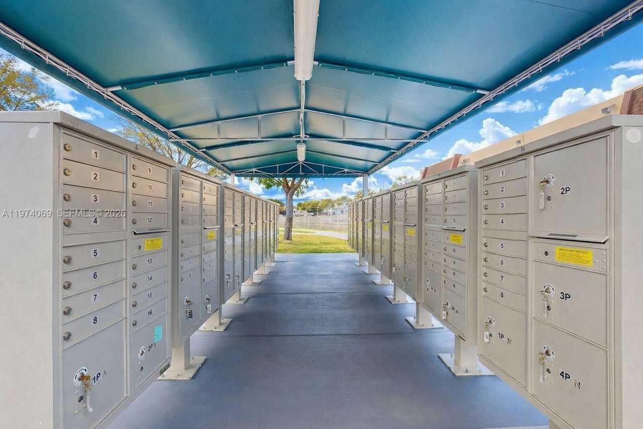 13715 Kendale Lakes Cir, Unit PH-A10, Miami, FL 33183 Photo