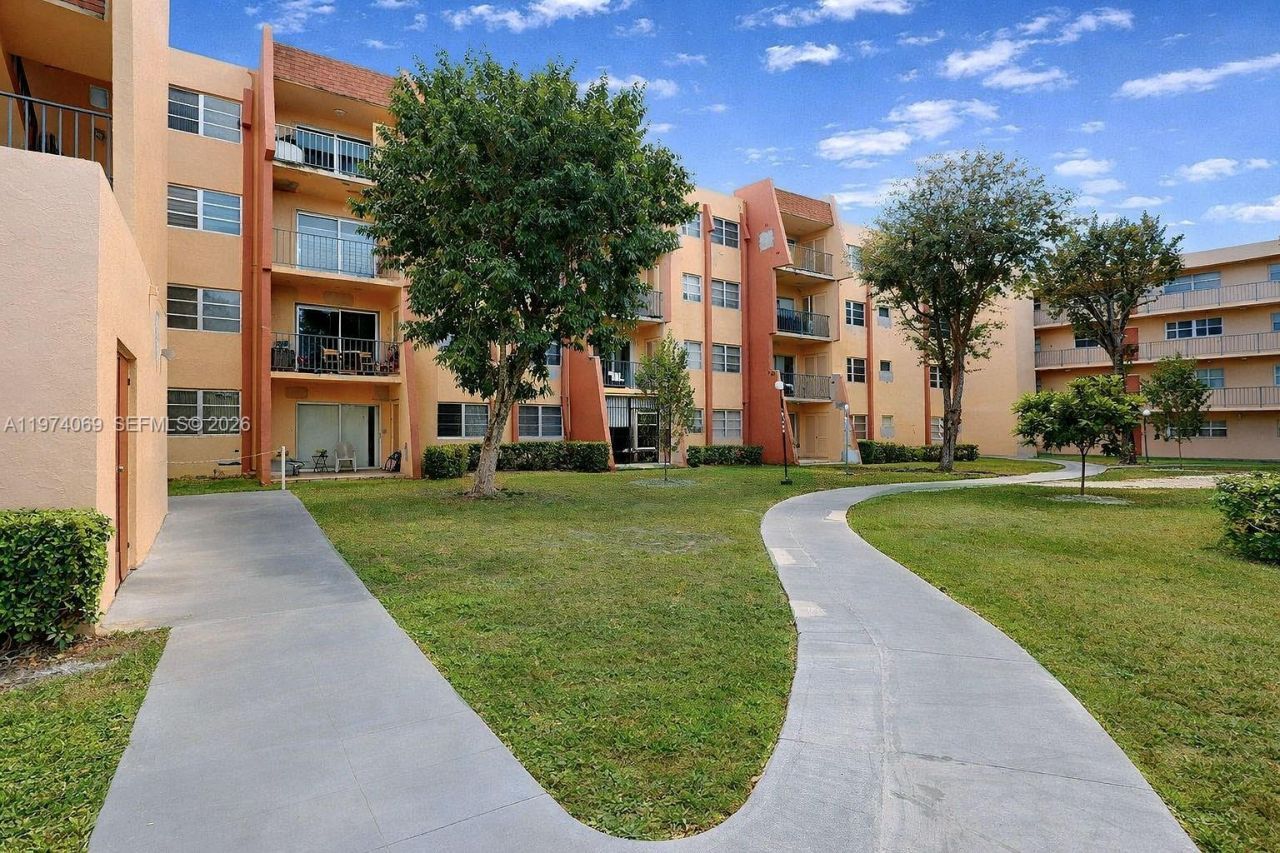 13715 Kendale Lakes Cir, Unit PH-A10, Miami, FL 33183 Photo