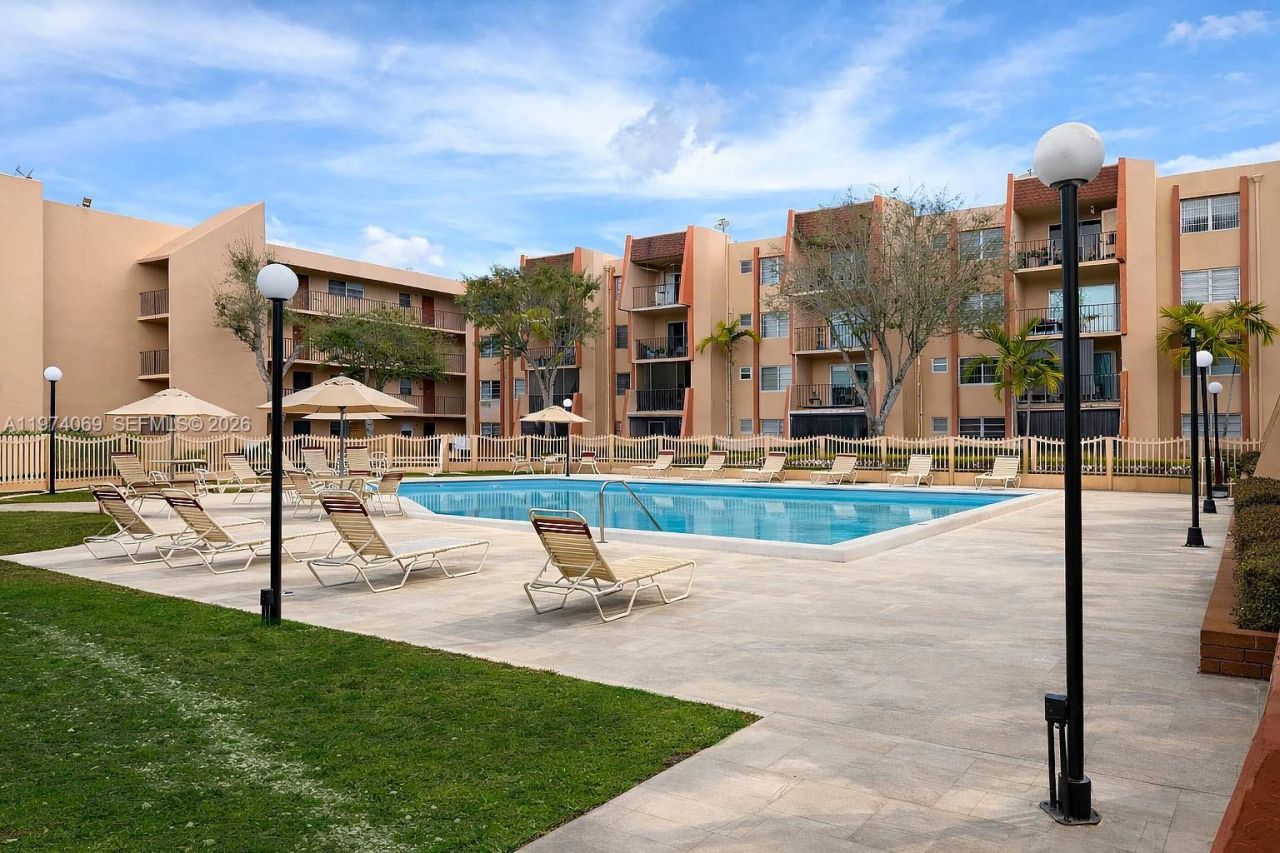 13715 Kendale Lakes Cir, Unit PH-A10, Miami, FL 33183 Photo