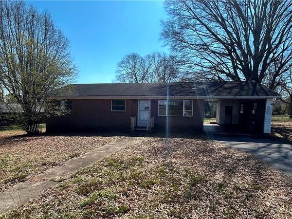 918 Emmanuel Church Road , Conover, NC 28613