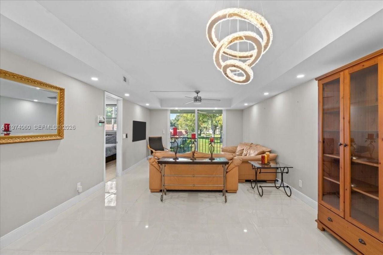811 S Hollybrook Dr, Unit 208, Pembroke Pines, FL 33025 Photo