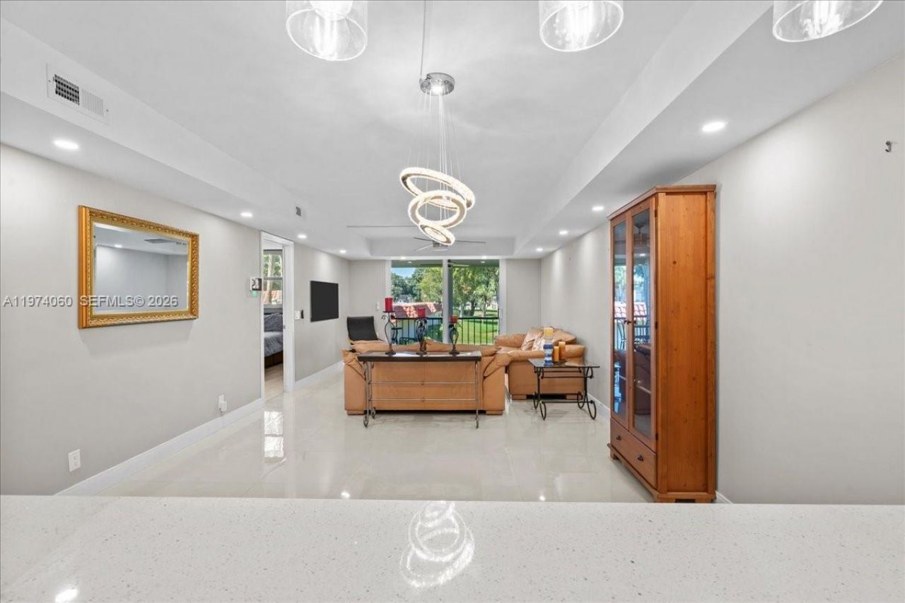 811 S Hollybrook Dr, Unit 208, Pembroke Pines, FL 33025 Photo