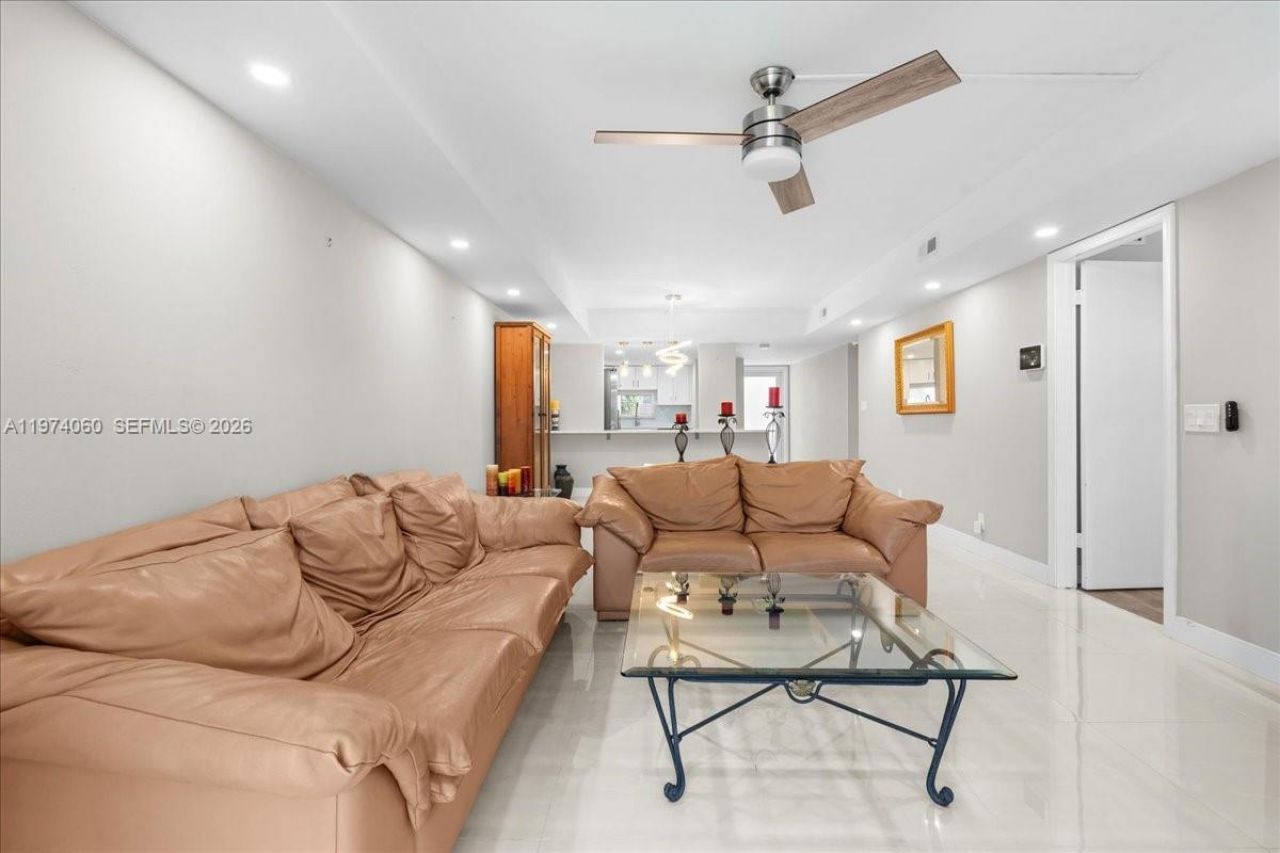 811 S Hollybrook Dr, Unit 208, Pembroke Pines, FL 33025 Photo