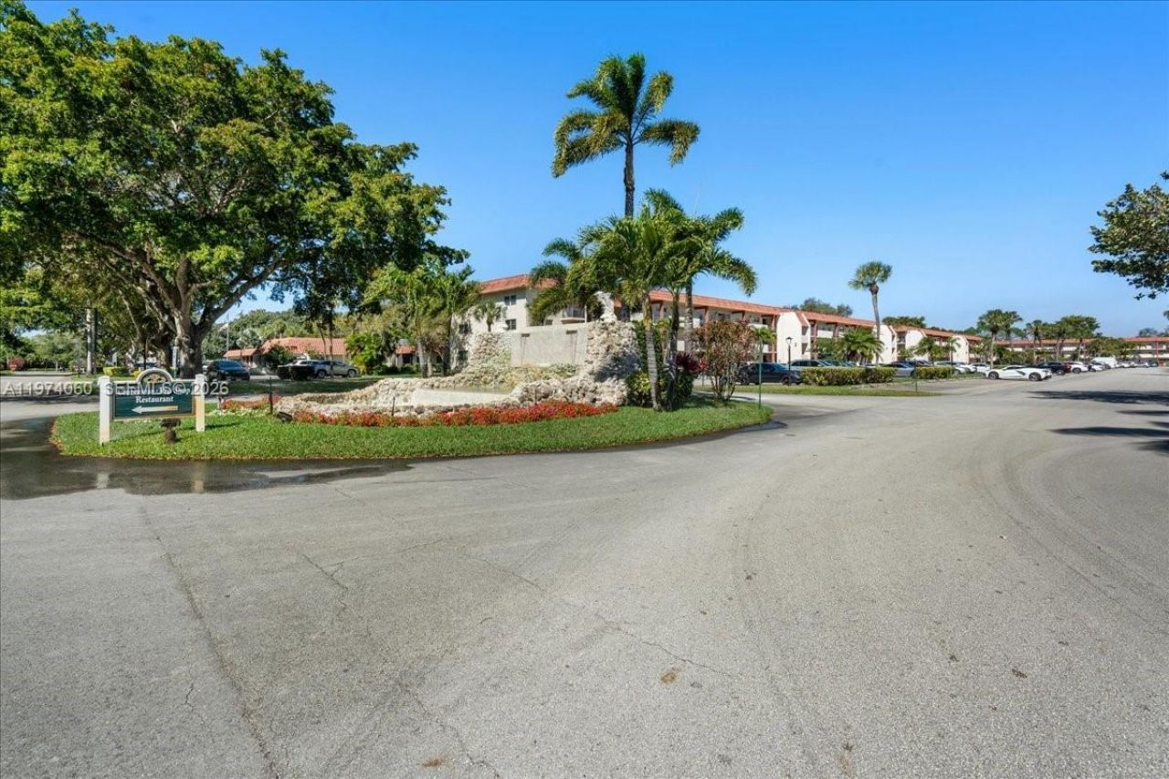 811 S Hollybrook Dr, Unit 208, Pembroke Pines, FL 33025 Photo