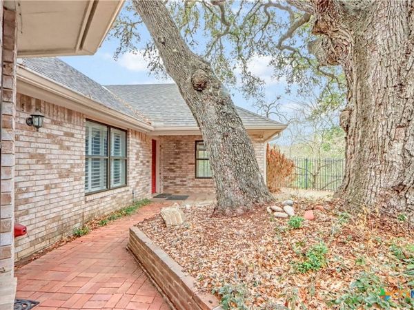 738 Cedar Parkway , Seguin, TX 78155