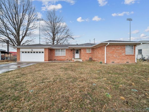 320 E 17th Street, Claremore, OK 74017