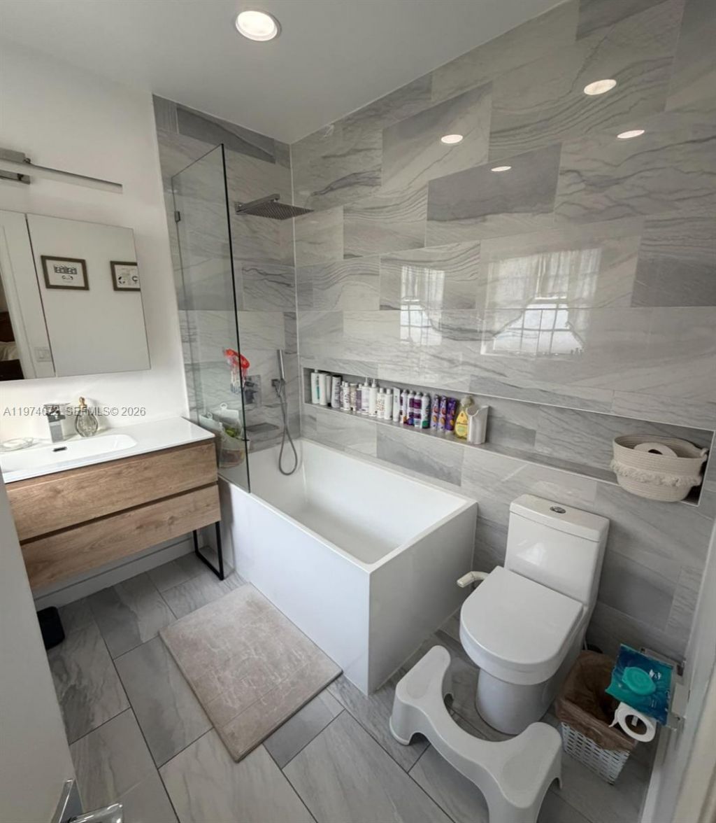 9048 Carlyle Ave, Surfside, FL 33154 Photo