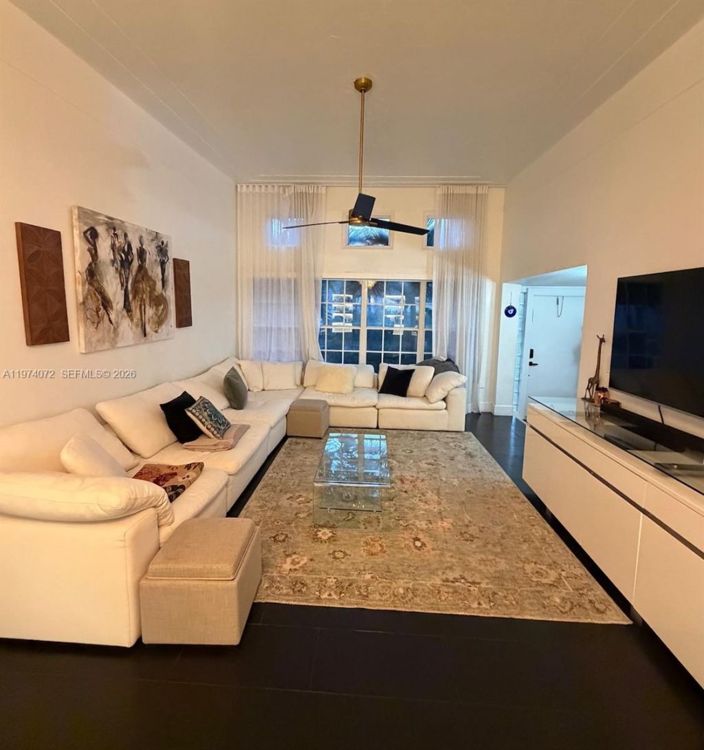 9048 Carlyle Ave, Surfside, FL 33154 Photo